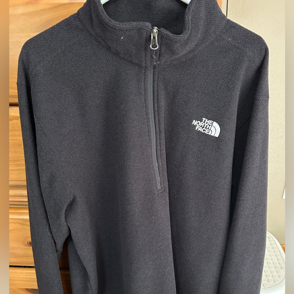 The North Face Black/Charcoal Fleece 1/4 Zip.
Men’s XXL. Great condition